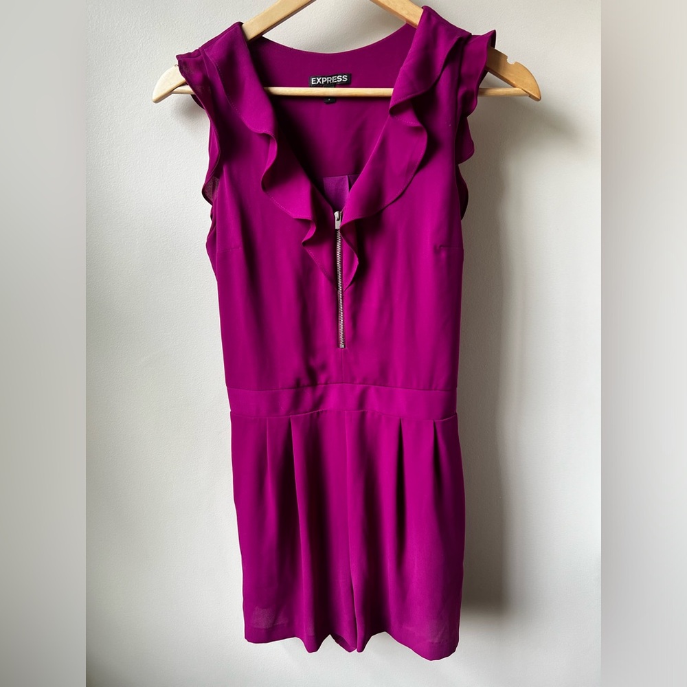 EXPRESS Ruffled Romper Feminine Drapey Coquette‎ Pockets Travel Summer 4